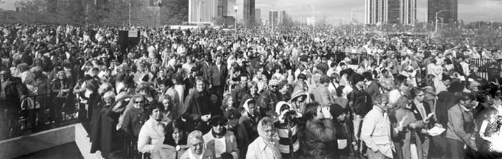 Crowd at Pope's Visit, Chicago