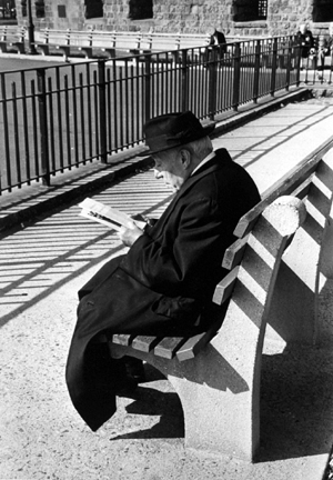 Battery Place, New York (man reading on bench)