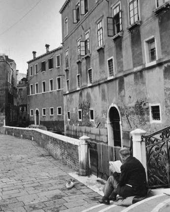 Venice (man reading on steps)