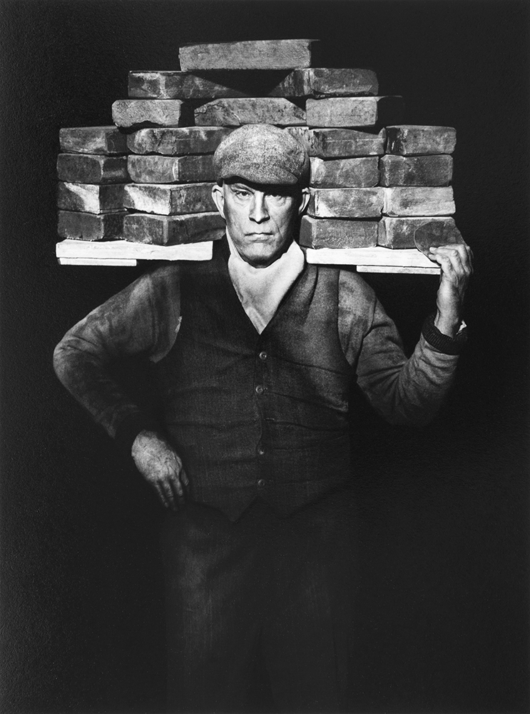 August Sander / Bricklayer (1928)