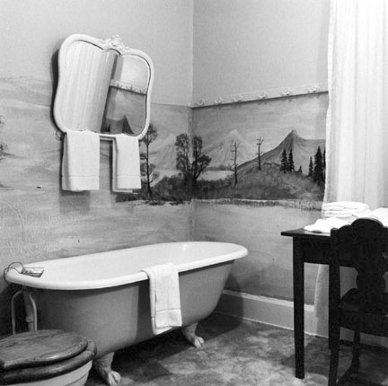 Bathroom, Hotel Brooklyn, Brooklyn, Iowa