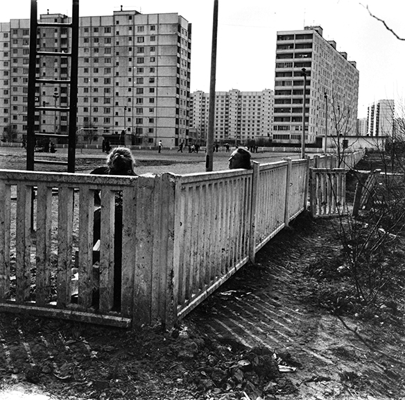 Moscow (two people/fence)
